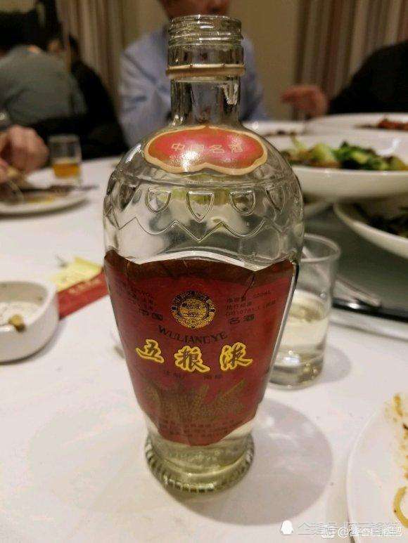 酒体呈黄色就一定是老酒好酒吗