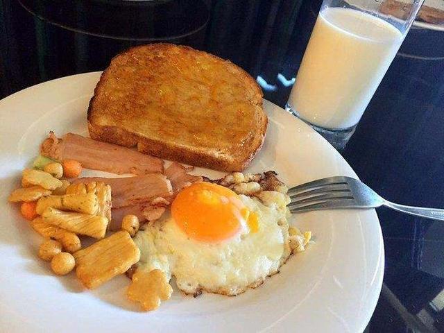 美国,日本,中国朋友都想请你去他们家吃早餐,你会去吃哪一家?