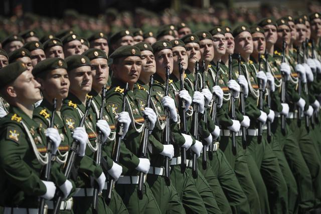 俄罗斯举行胜利日阅兵式 中国仪仗队时隔五年亮相红场