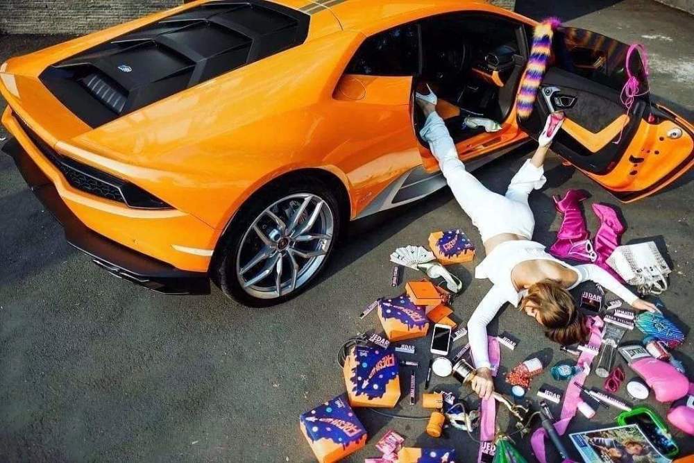 朋友圈"牛鬼蛇神"遍地,越缺越炫耀?成熟,从懂得隐藏自己开始