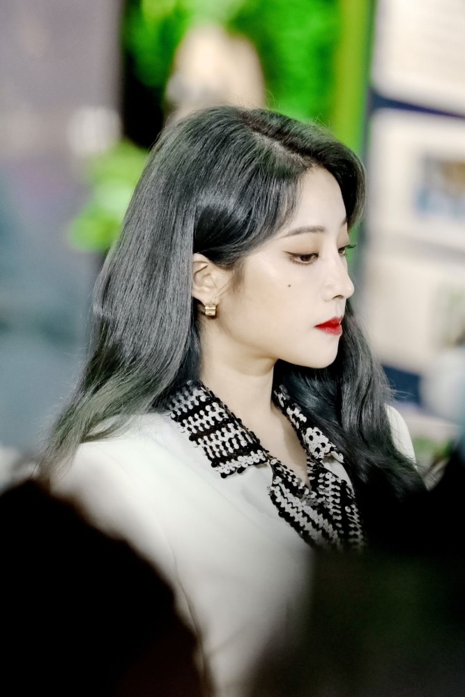 喻言活动生图曝光,白色西装造型又美又飒,这颜值才是the9门面担当