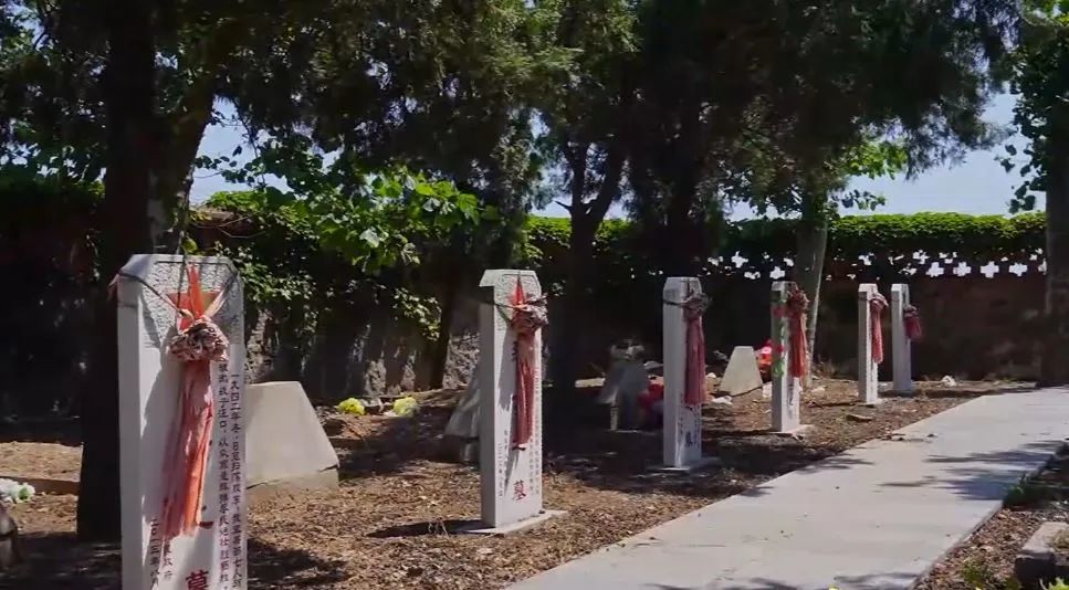 宁津烈士陵园七烈士墓碑