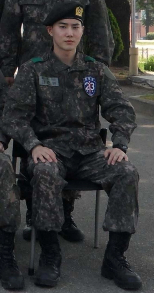 第3位入伍的成员金俊勉suho写信给粉丝让粉丝不要给他写信