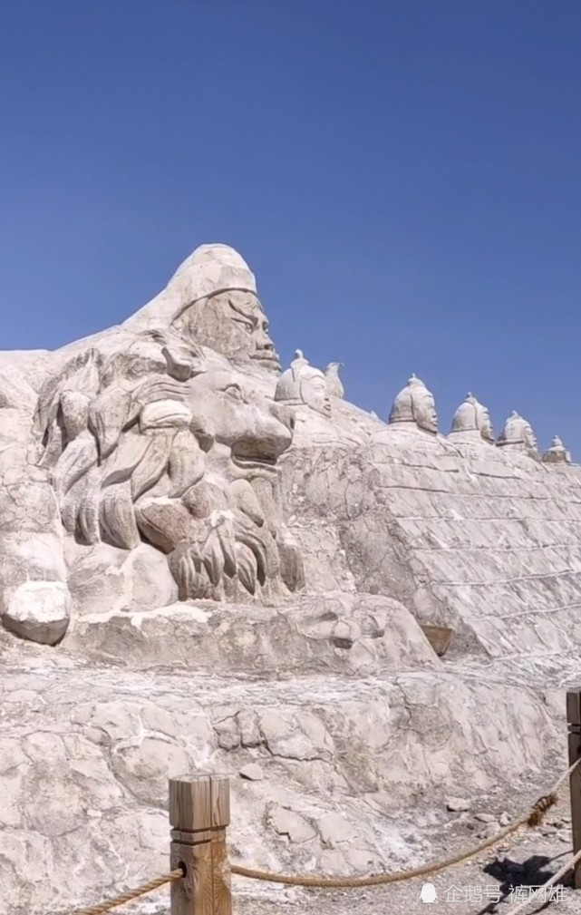 用4800吨青盐打造的盐雕,形态万千