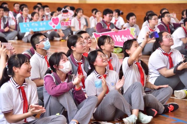 陆行中学南校"信心满怀迎中考 豪情万丈向未来"