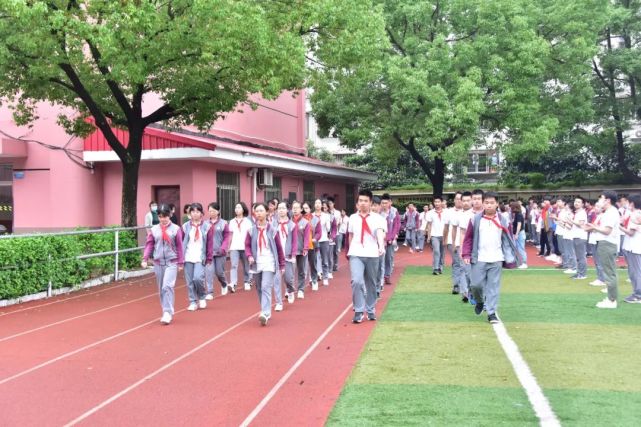 陆行中学南校"信心满怀迎中考 豪情万丈向未来"