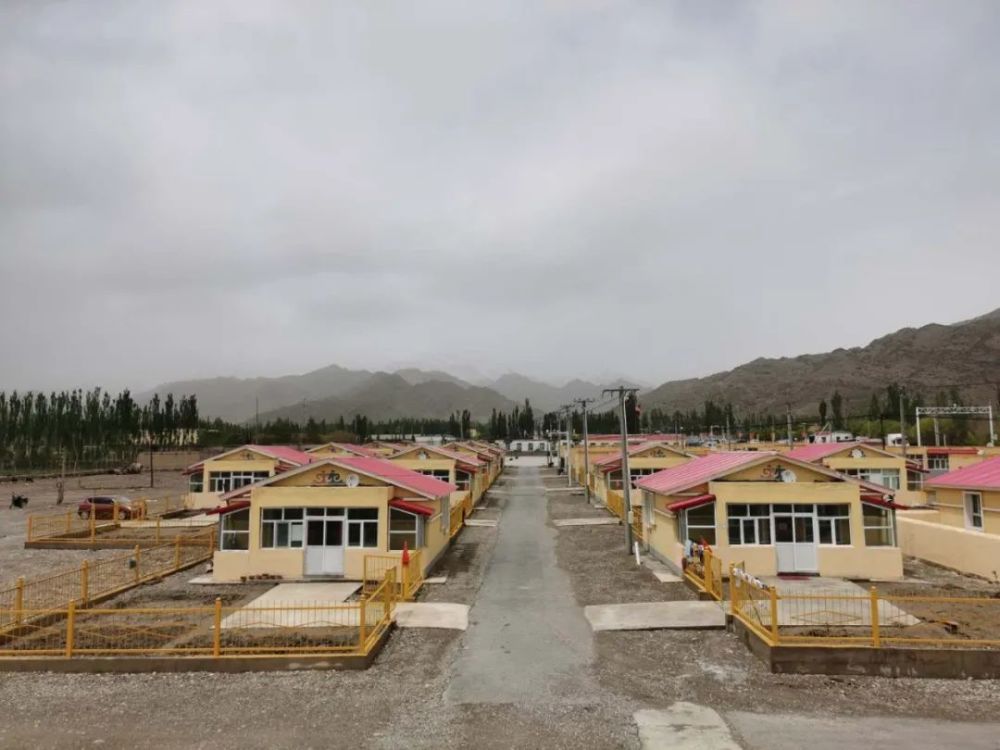 【一起奔小康】铁列克村村民的幸福笑脸