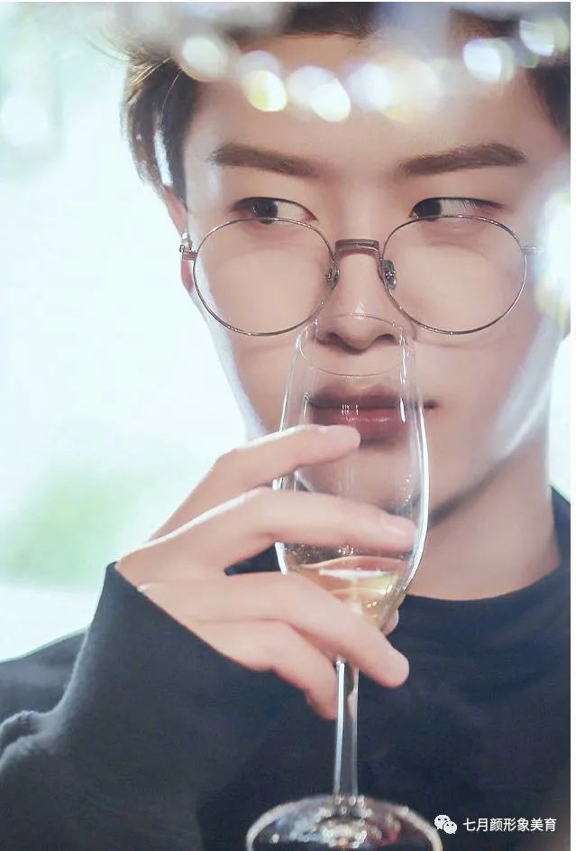 阳光前卫型男生帅气装扮特别适合小个子男士穿搭借鉴