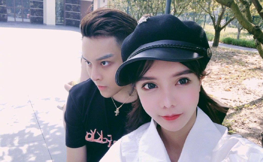 韩安冉又有了新恋情,与"曹司令"拍情侣照,一句谢谢你包容我关系呼之欲