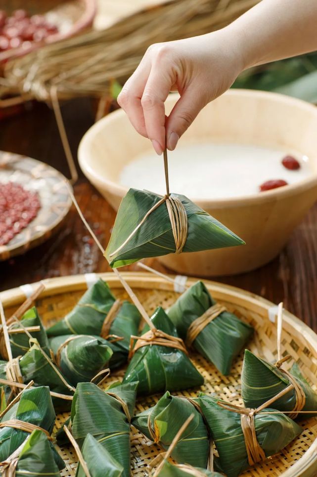 赛龙热闹荡心中,粽子飘香迎端阳!鹤山人今年端午这样过