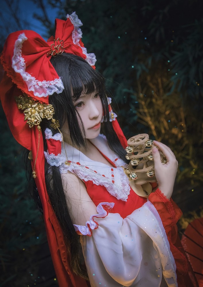 cos:东方project:带着神秘与魔法的博丽灵梦_腾讯新闻