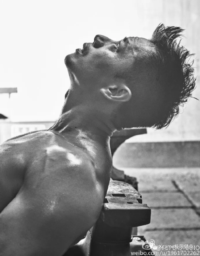 一张图告诉你,47岁段奕宏的身材有多牛!