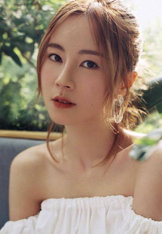 随后,傅颖用新账号晒出自己的腹肌照,并表示自己不会因这些困难而自弃