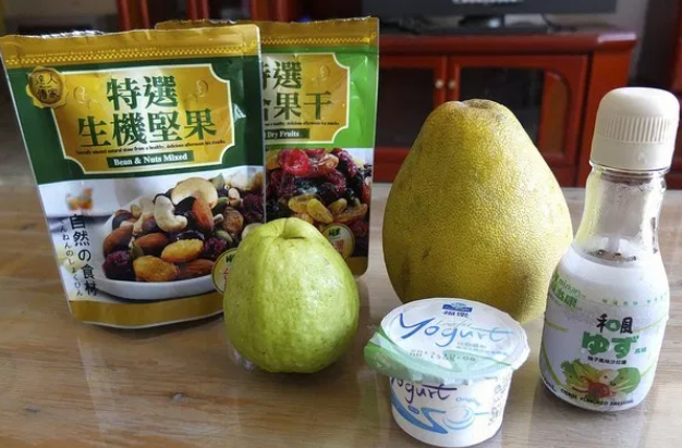 自己动手做美食 秘制水果沙拉 简单又营养 果干 水果沙拉 柚子 沙拉 优格