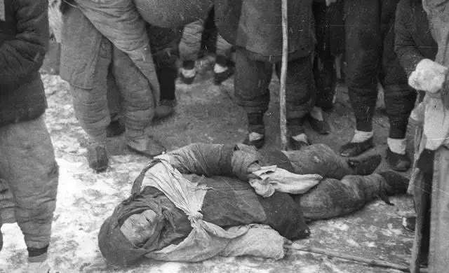 老照片1942年河南大饥荒旧影催人泪下
