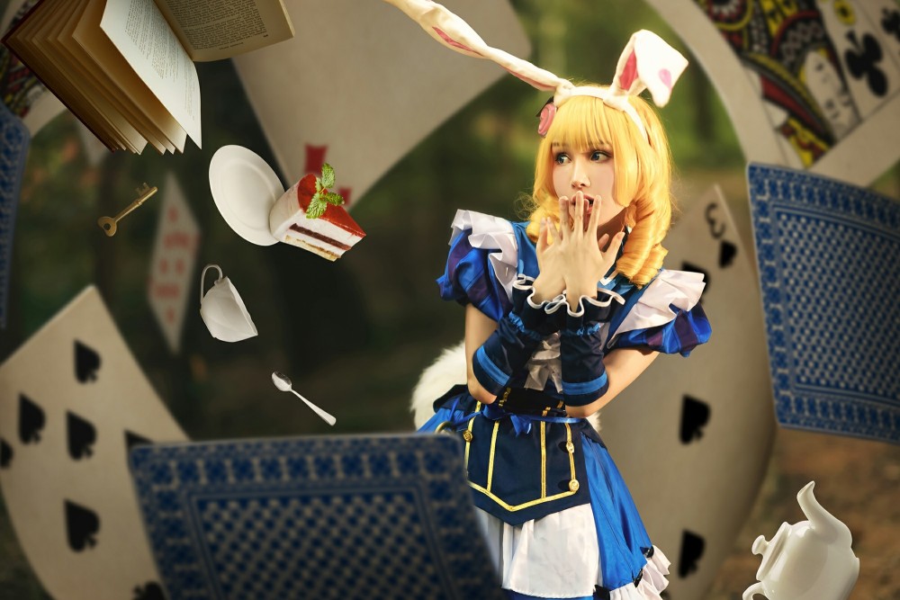 萌妹子cos妲己仙境爱丽丝这个还原度最起码80以上