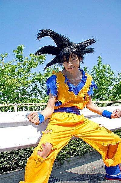 龙珠真人cosplay,布尔玛最美,18号姿势太撩人!