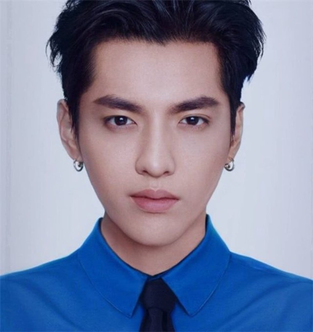 有种"颜值"叫明星证件照,赵丽颖,孟美岐依旧美,看到任嘉伦:想抢走!