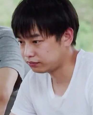 彭昱畅大学时候有多帅男女孩争着合影简直是美颜暴击