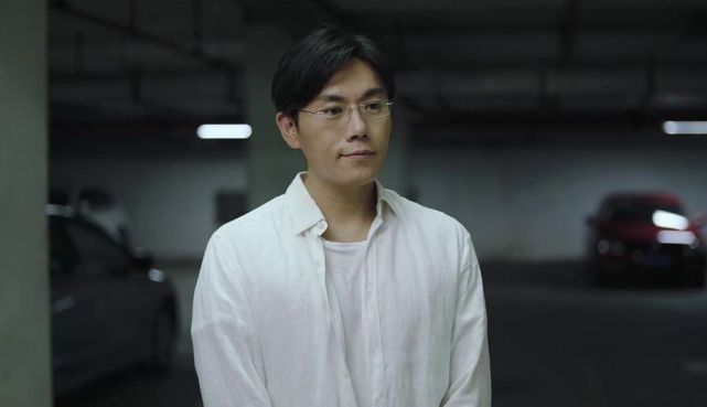 《隐秘的角落》:看到秦昊年轻时的发型,终于相信他不是真的秃了