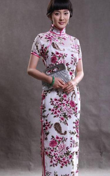 33岁黄龄原来是旗袍女神,穿碎花旗袍还要挖个洞,复古气质还不错
