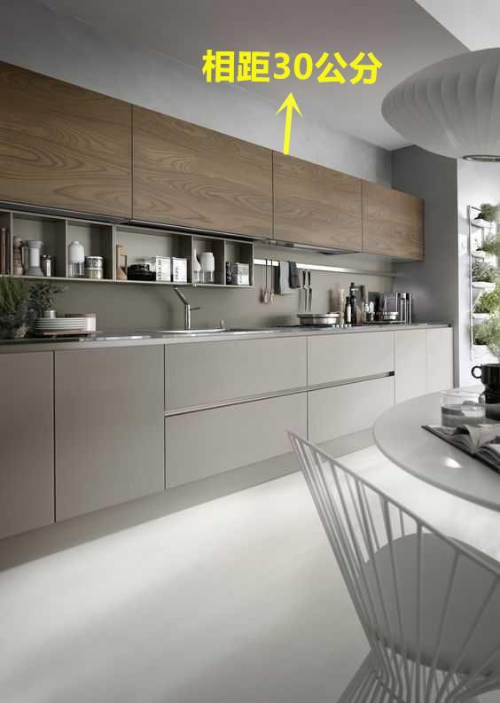 但新房吊柜装的差不多了,现在总不能又全拆了吧,浪费还耽误装修进程.