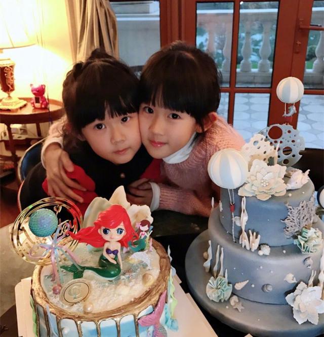 陆毅基因太强大了两个女儿如复制粘贴大长腿实力吸睛