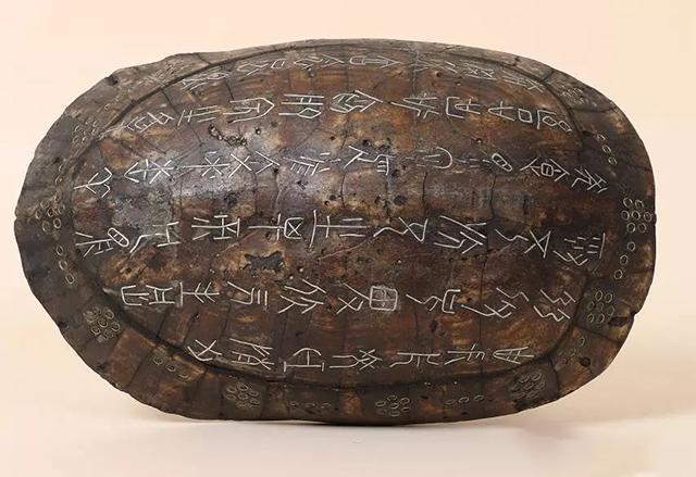 龟甲兽骨上记录的文字大多是百姓日常的祝福和祈愿,于是这次发现开启