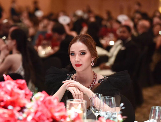 bellagraph作为慈善拍卖的拍品赞助商,献出了一件高