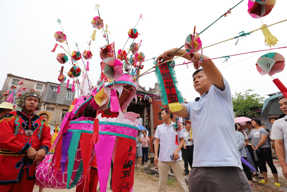 600多年老民俗焕发新活力今年来屏上看游旱龙