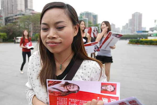 "宁死也不回国"的罗玉凤,2020年在美国的现状,令人难以置信!