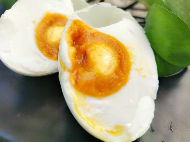 腌咸鸭蛋时 万万不要直接腌 多加这1步 10天就能吃 放1年不坏 腾讯网