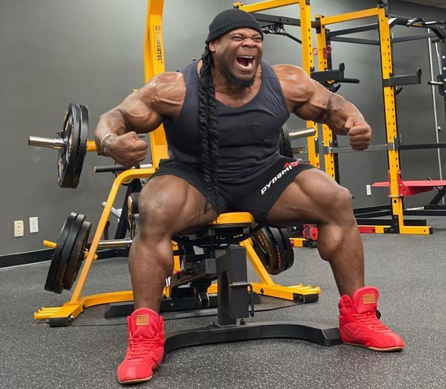 其实,这位肌肉版张飞赫赫有名,他是健美界的千年老二凯格林.