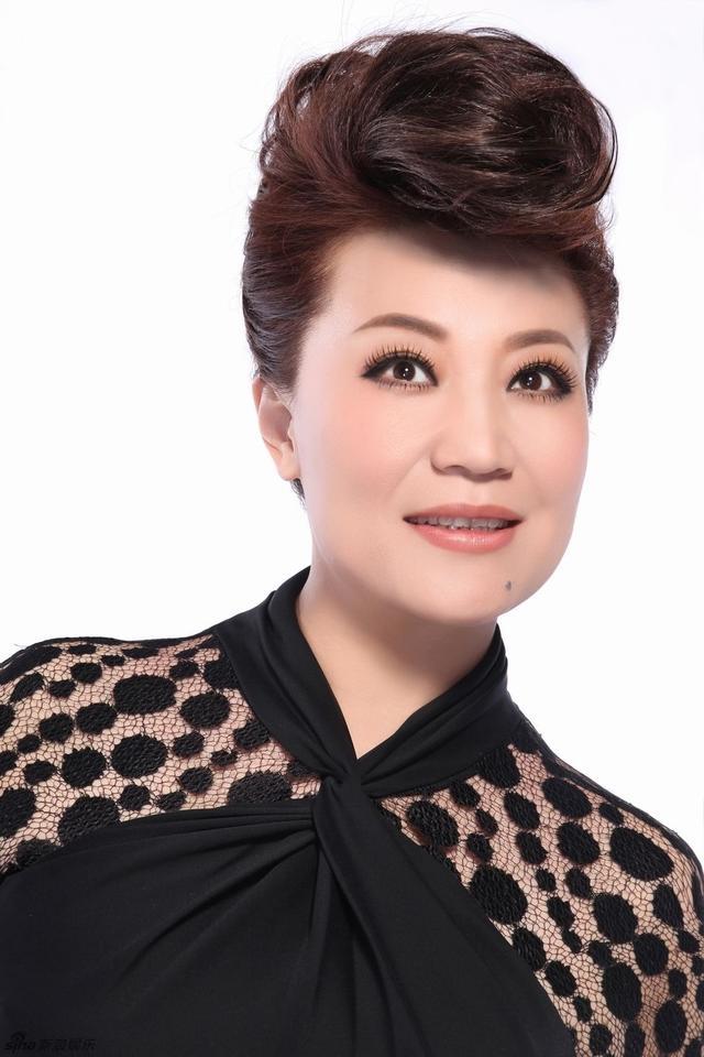 2000年,小香玉嫁给"老实人"王为念,称:我选择他,其实目的不纯