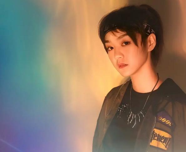 她曾是tfboys唯一绯闻女友,被辱骂至今,现长成女版王俊凯