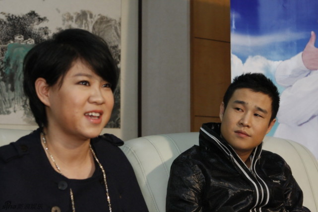 小沈阳晒与沈春阳结婚照两人夫妻相十足结婚16年依旧恩爱