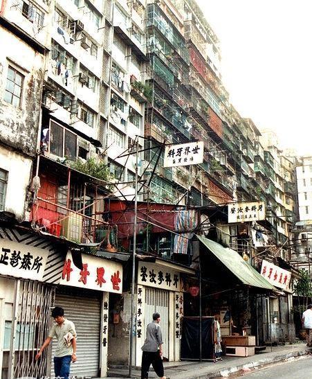 到了1984年,中英两国签订《中英联合声明》处理香港问题,1987年两国