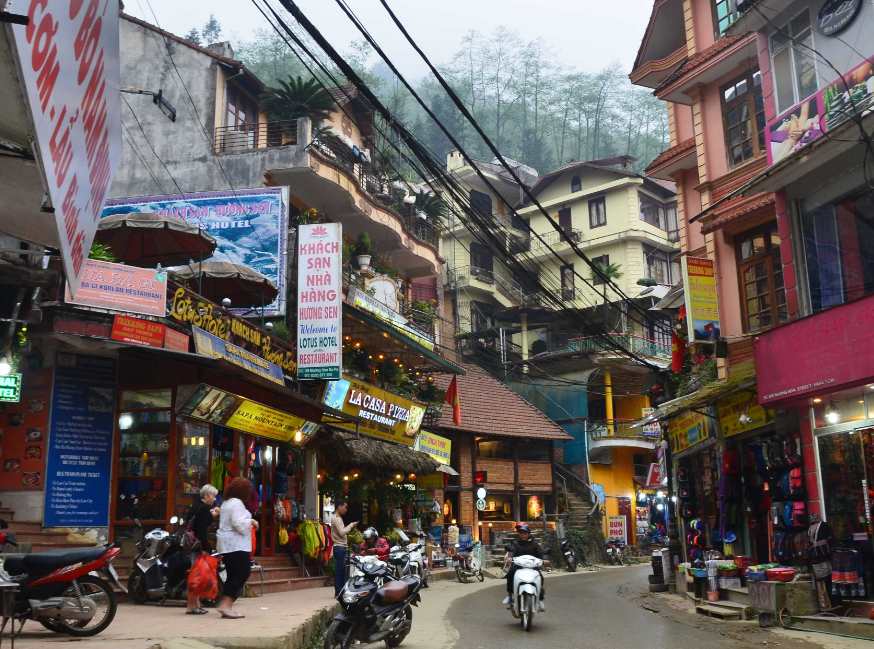 越南海拔最高的城镇,常年云雾缭绕似仙境,中国游客可免费进入?