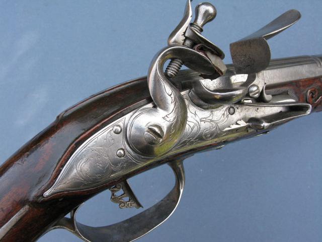 制作于1690年的燧发枪,为意大利的骑兵所用,上面雕刻有"海怪"