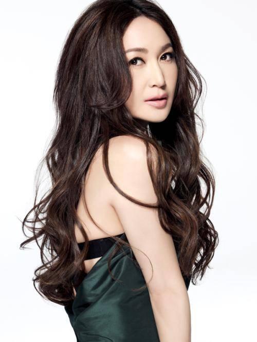 不老女神温碧霞三十年前处女作重新上映,当年女主角早已没有联系