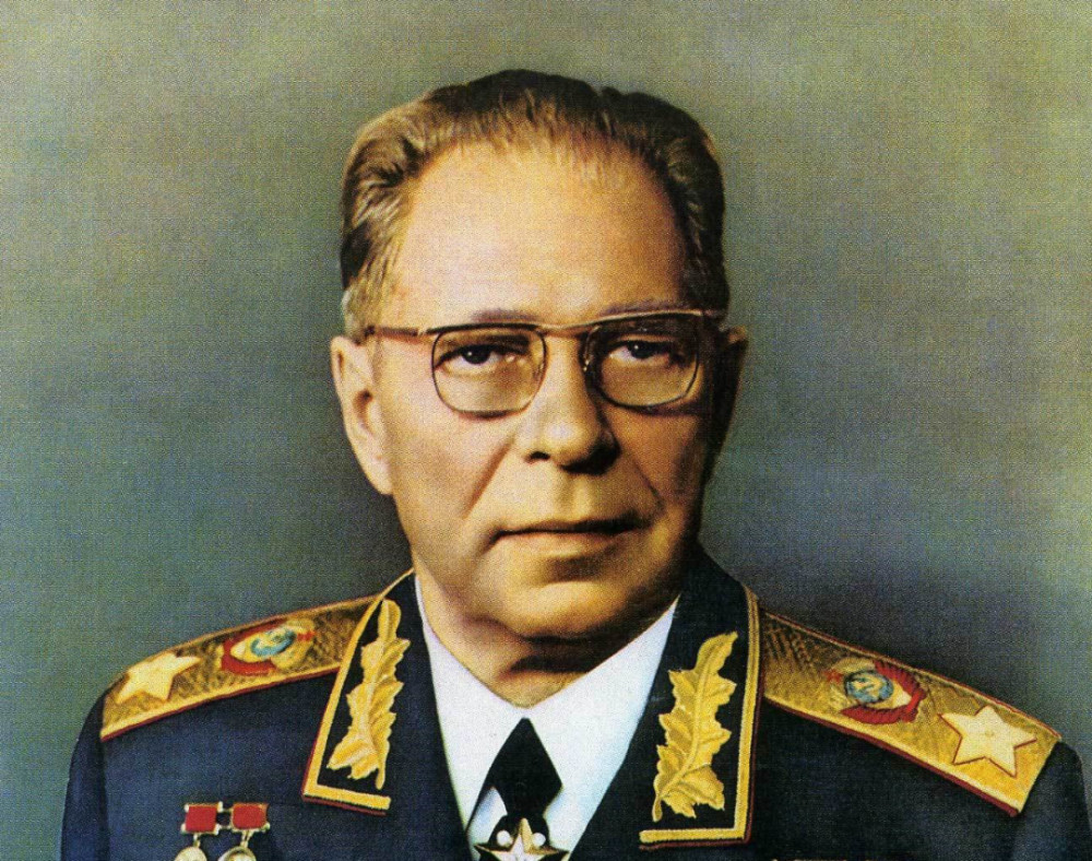 前苏联时期,有一位名为乌斯季诺夫的元帅,与大部分苏联人无异,这位