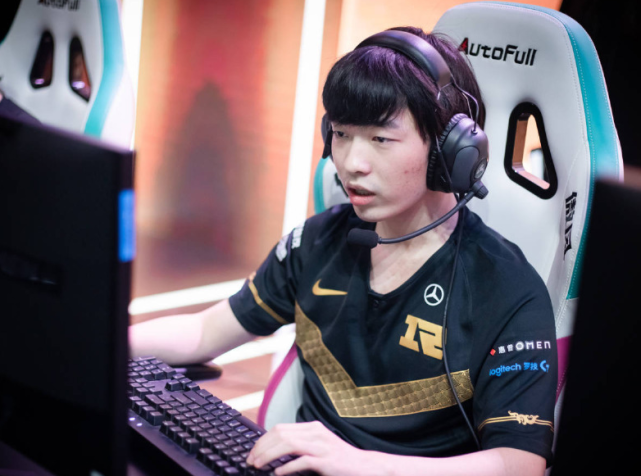 替补中单Cryin被RNG“雪藏”，网友愤怒：已经被RNG毁了