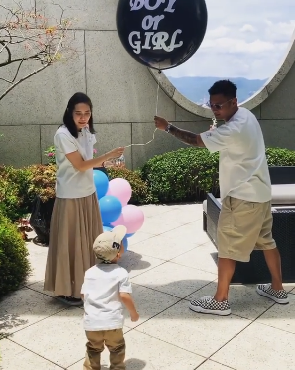 余文乐揭晓二胎性别,用粉红气球证明是女儿,毫不掩饰自己很兴奋
