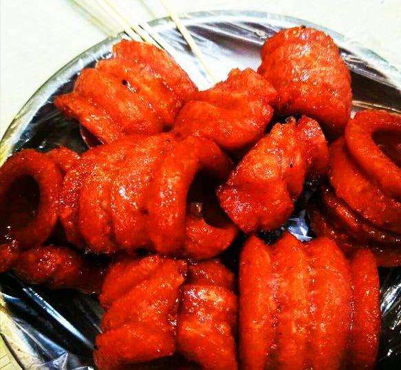 五:横山辣肠这款小吃将台湾脆皮烤肠的吃法发挥的淋漓尽致,好吃的关键