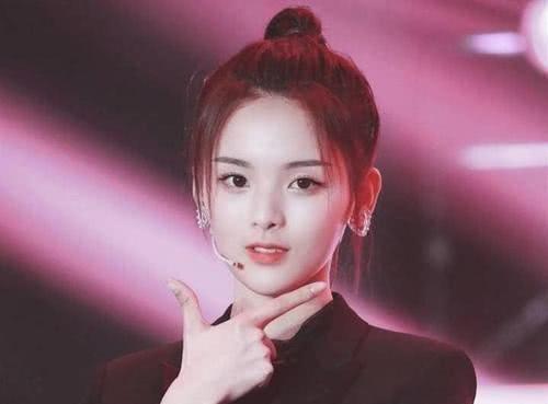 杨超越|杨超越辍学村花一个，除了哭啥都不会，凭啥只用2年就收入千万？