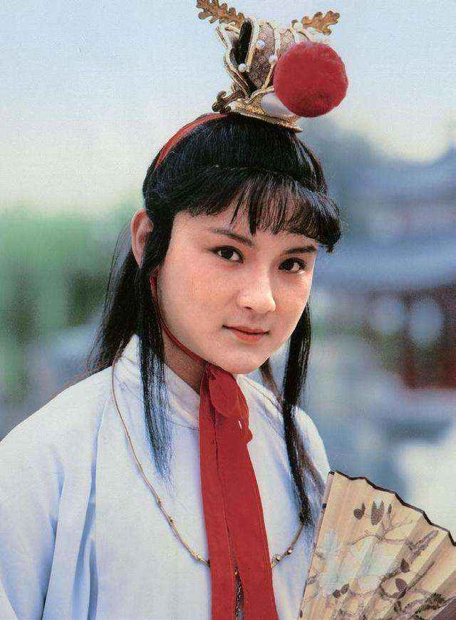 薛宝钗|听到甄家被抄家，贾母为什么不难过反而要庆祝？薛宝钗给出答案