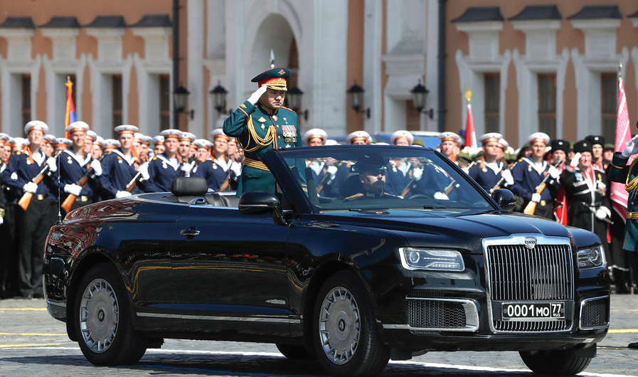 别只知道瓦滋猎人看看这款红场阅兵车俄系车豪车媲美红旗