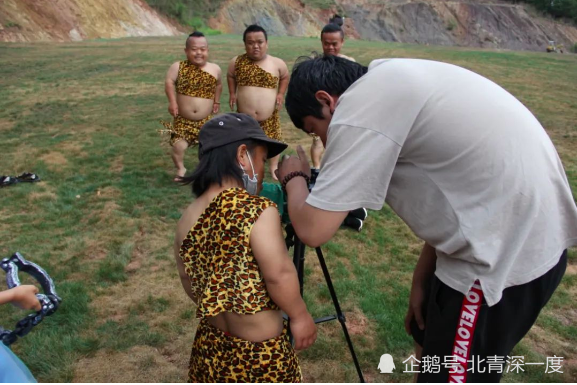 袖珍人与“小人国”:有女孩和常人恋爱离开 失恋后重返