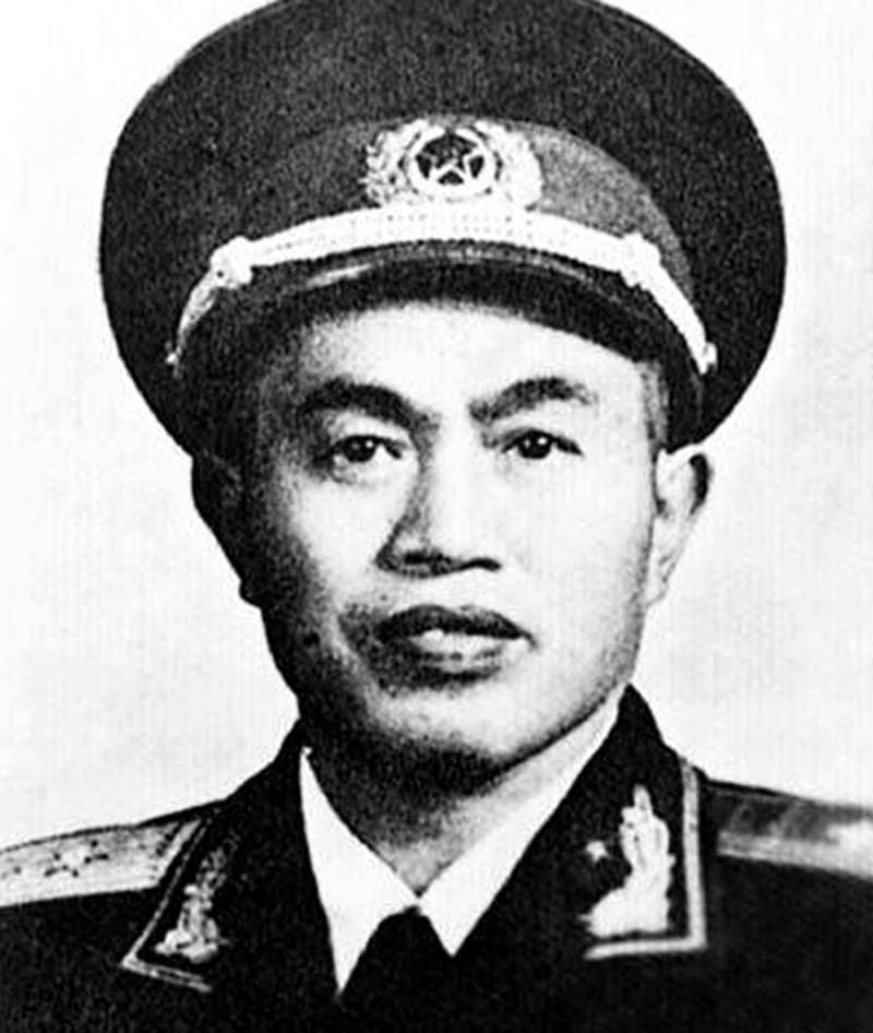 开国中将皮定均,62岁不幸遇难,为何安葬在两个地方?