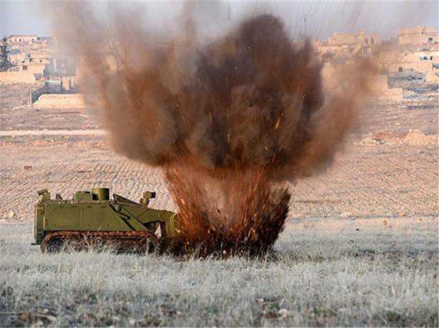 数百辆战斗机器人现身边境,火力打击凶猛,印军紧急向后方要求火力支援